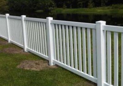 Closed top vinyl fence