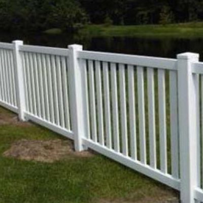 Closed top vinyl fence